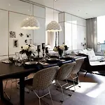 Elegant 2 Bedroom Central Nana
